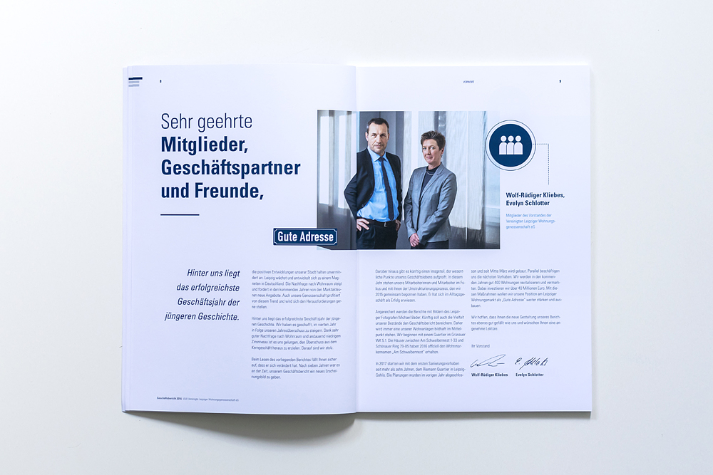 Zwischenseiten verbinden die inhaltlichen Abschnitte des 